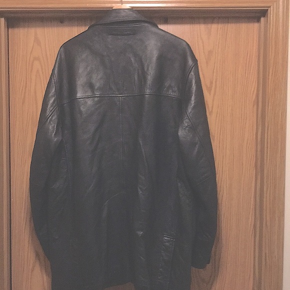 Nautica men’s leather jacket, lightly worn. - Picture 10 of 12